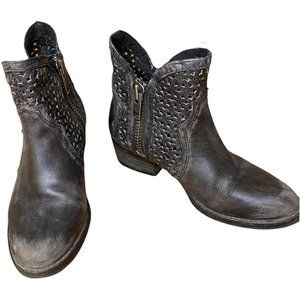 Correction Listing Corral Circle G Booties Q0001